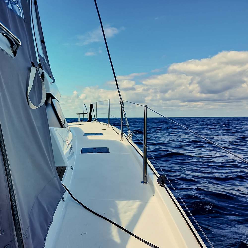 Второй день путешествия на парусном катамаране Fountaine Pajot Astrea42, из Ла рошеля в Сан Ремо