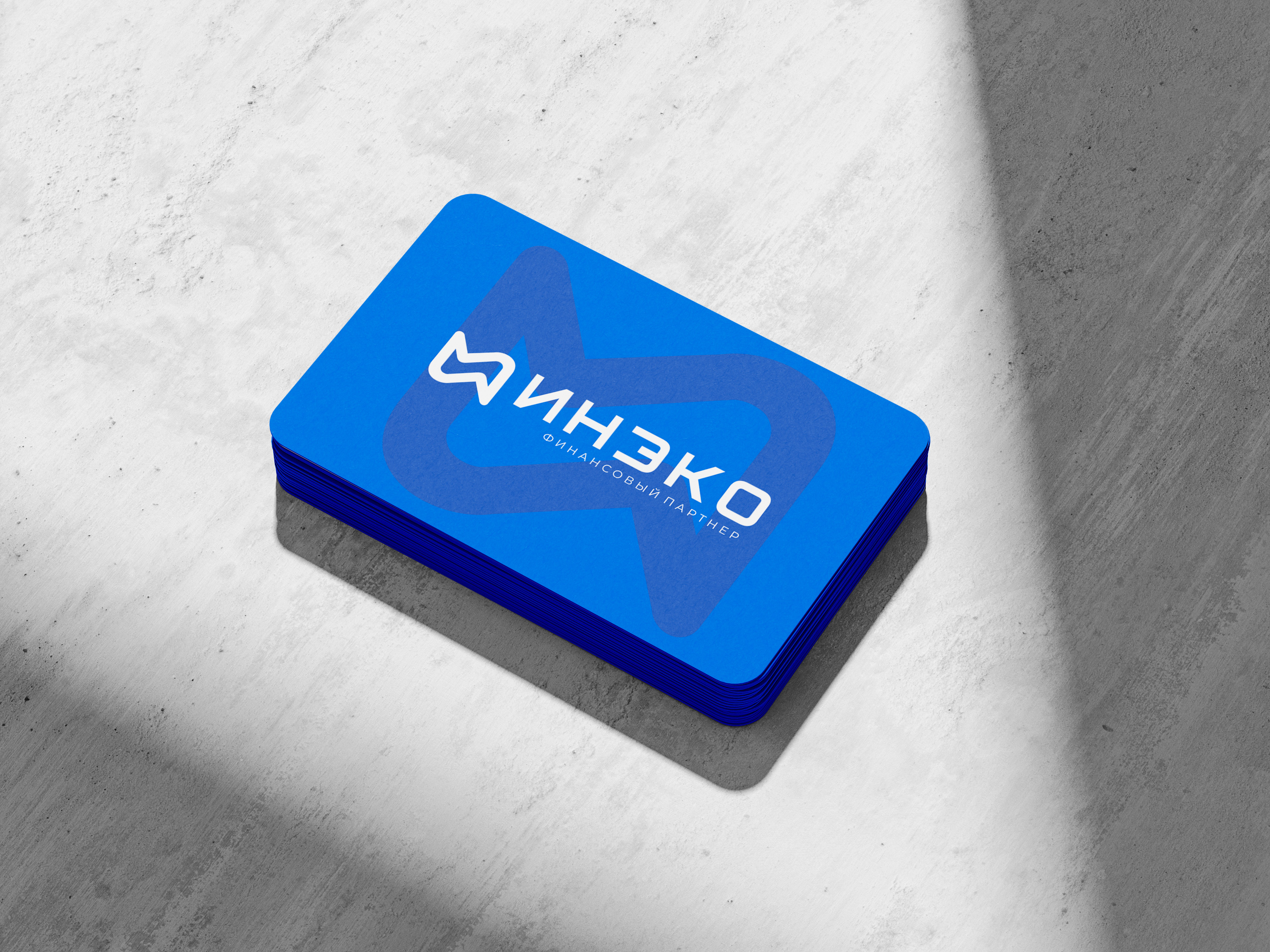 Free_Round_Business_Card_Mockup_4.jpg