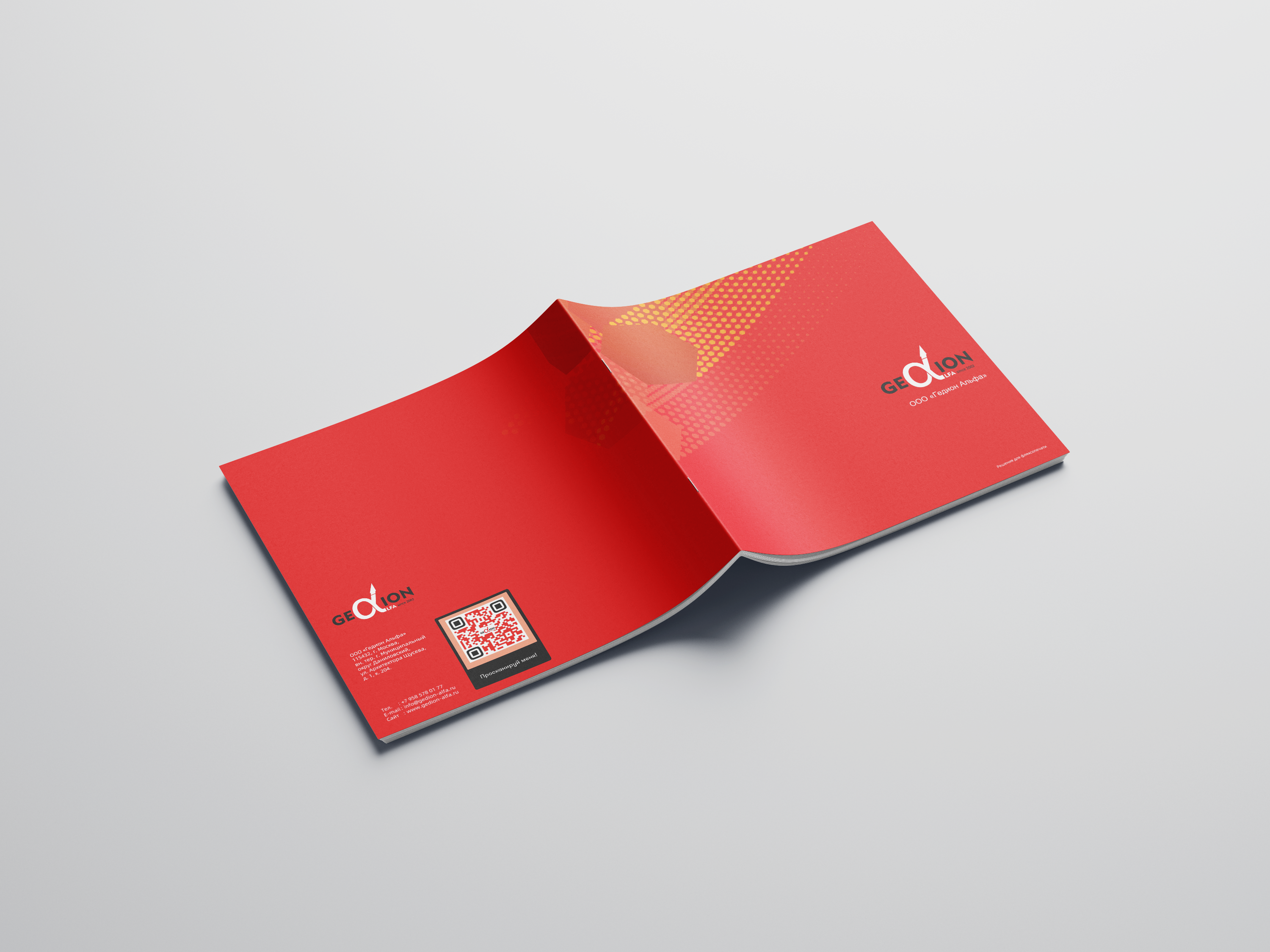 Free_Square_Brochure_Mockup_07.png