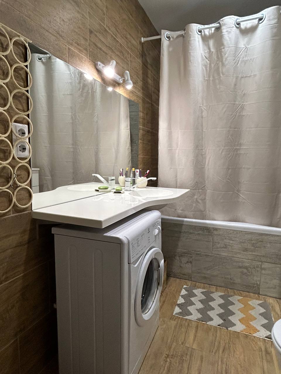 photo_5390909175049090524_y (1).jpg