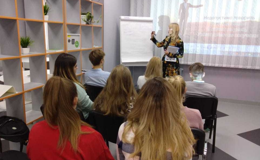 Снимок экрана_2-2-2026_204451_junior42.tilda.ws.jpeg