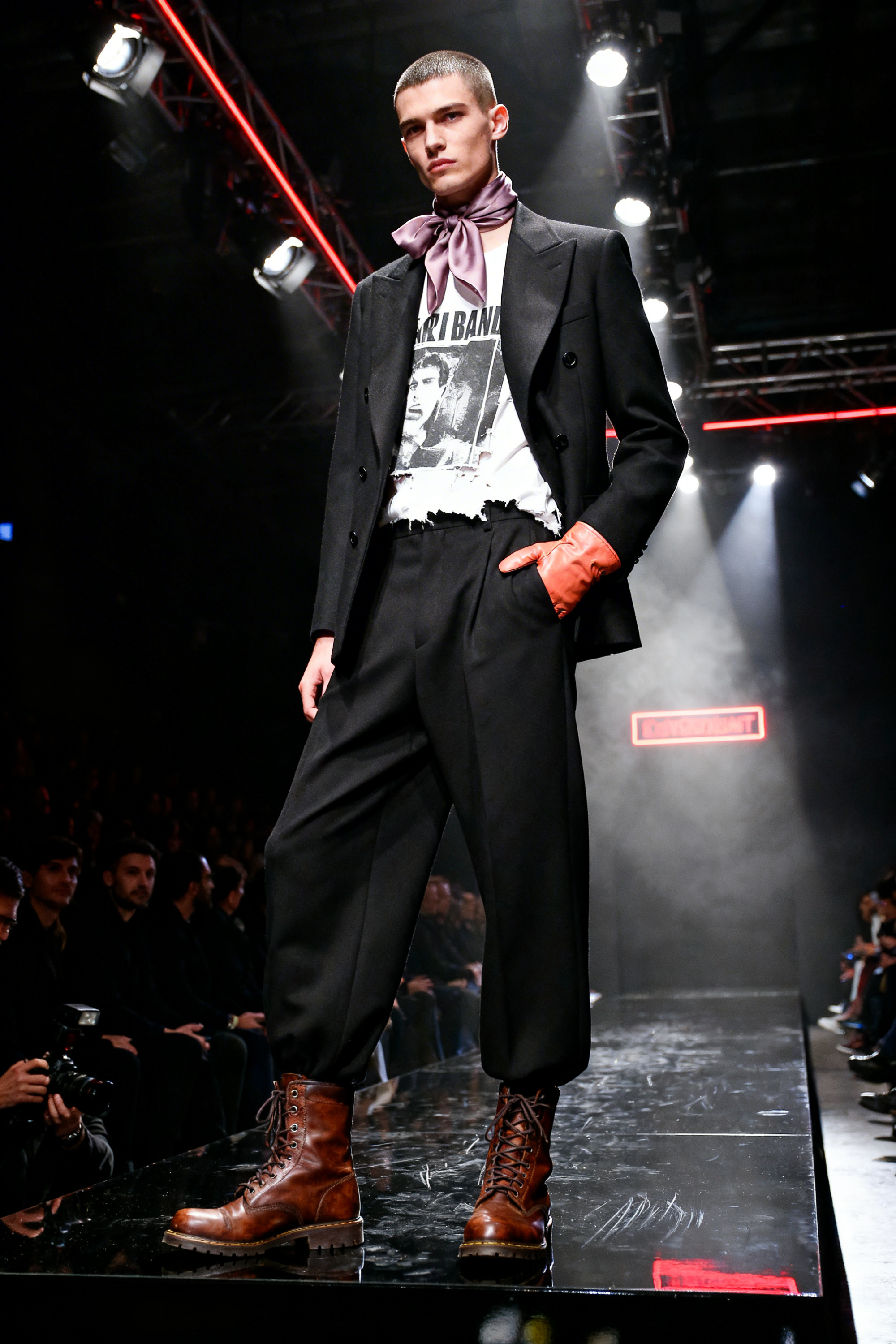 seedream-4.0_Full_body_fashion_photograph_low-angle_shot_looking
