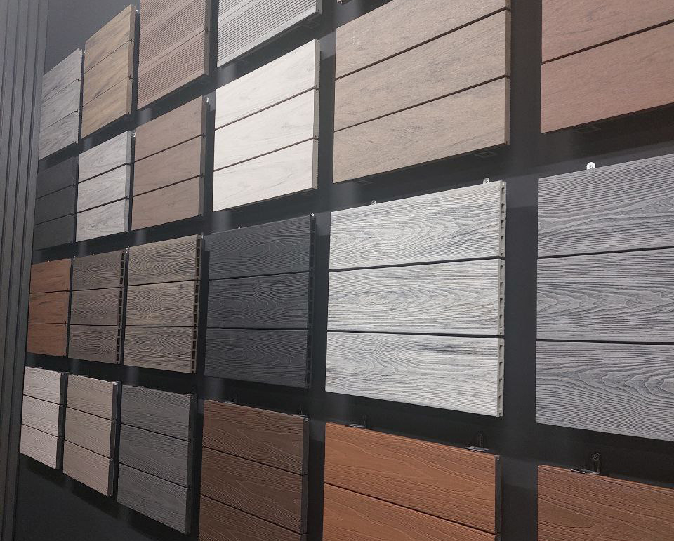 v_moskve_otkrylsya_shou_rum_black_deck_s_premialnym_dpk_ot_bambe