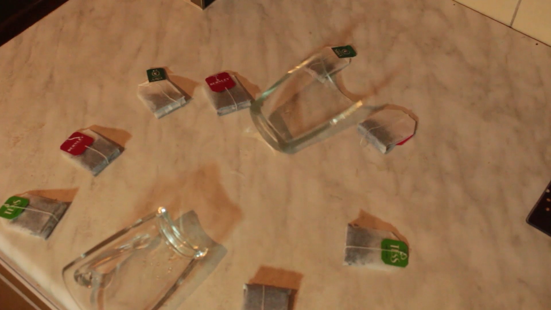 DanceOfTheTeaBags_mp4_snapshot_00_25_920.jpg