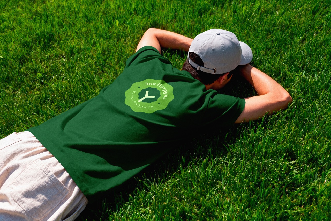 Lifestyle_Back_Print_T_shrit_Mockup_копия_крупныи_размер.jpeg