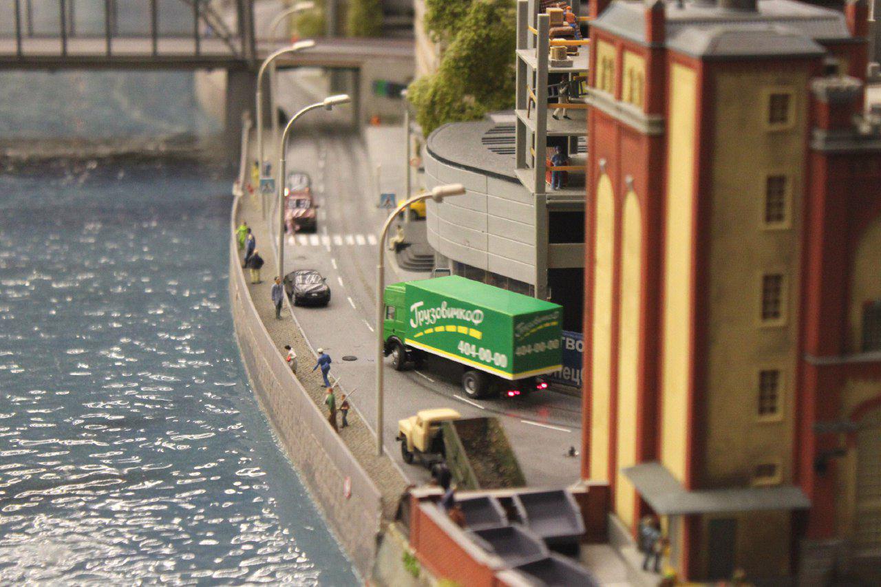 ГрузовичкоФ_Идея размещения рекламы на игрушечной машине_Гранд М