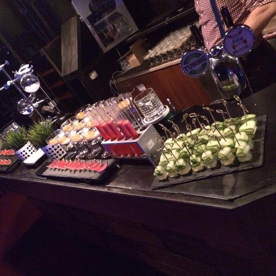 марго огуречная и пробирки.jpg