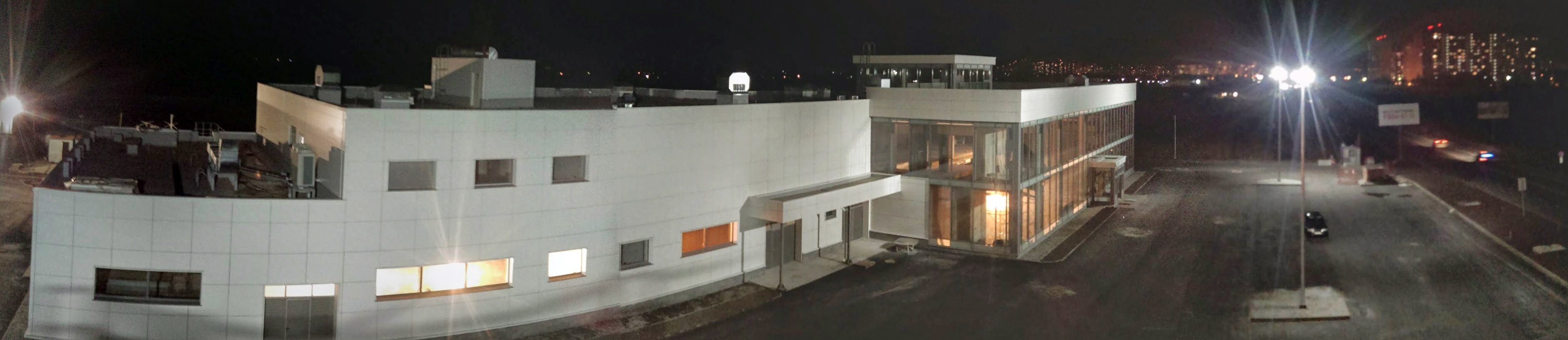 Освещение фасада и парковки автоцентра.jpg