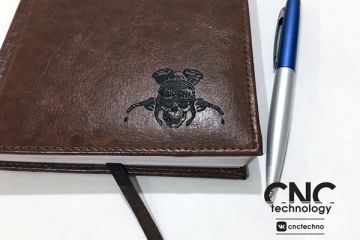 Лазерная гравировка: нанесение эмблемы на ежедневники, кожу, картон