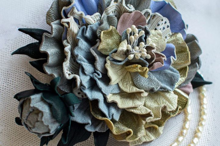 Брошь-пион из натуральной кожи - 1391276