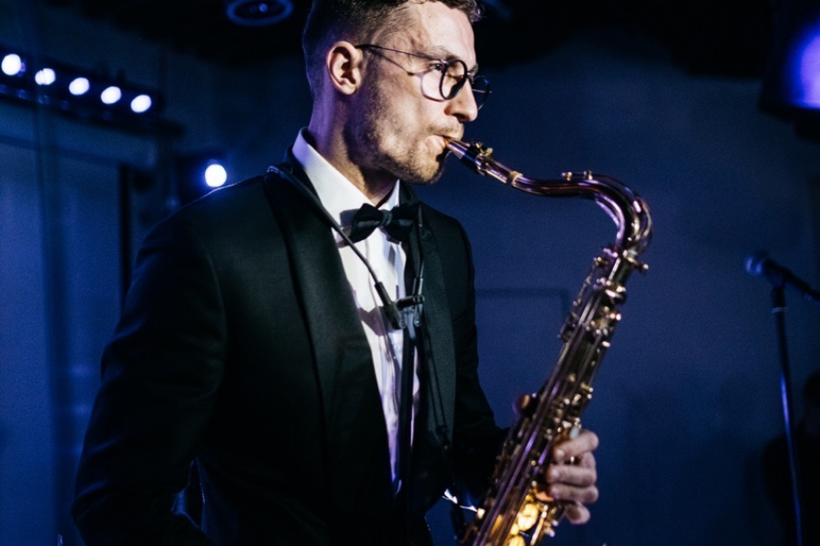 Уроки игры на саксофоне 1 200 руб. за 1 день.. Руслан Аристов