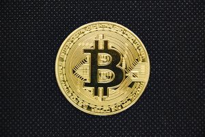 bitcoin-ge5303d6d8_1920