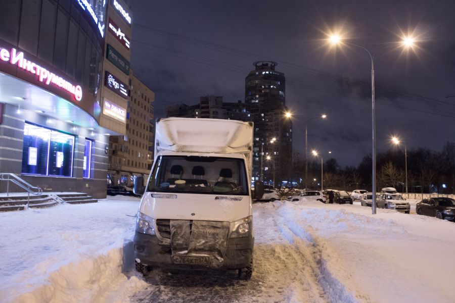 Продаю: Ночная улица зимой, светящиеся окна, старый автомобиль Газель" улица Одоевского -   товар id:8928