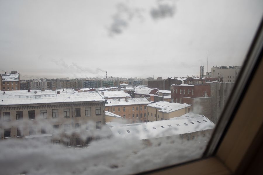 Продаю: Вид из мансардного окна на центр Санкт-Петербурга -   товар id:8975