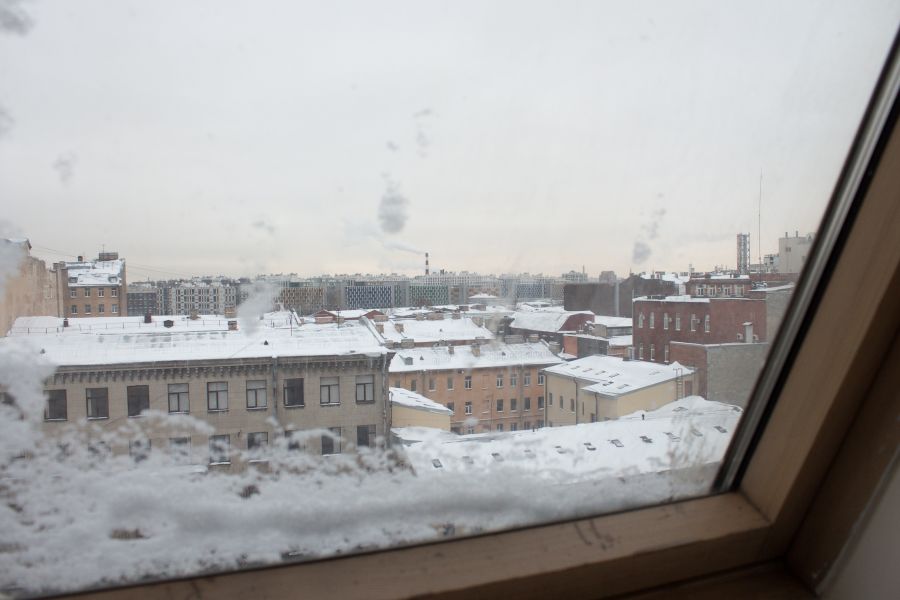 Продаю: Рама мансардного окна и вид на город Санкт-Петербург с 8 этажа -   товар id:8979