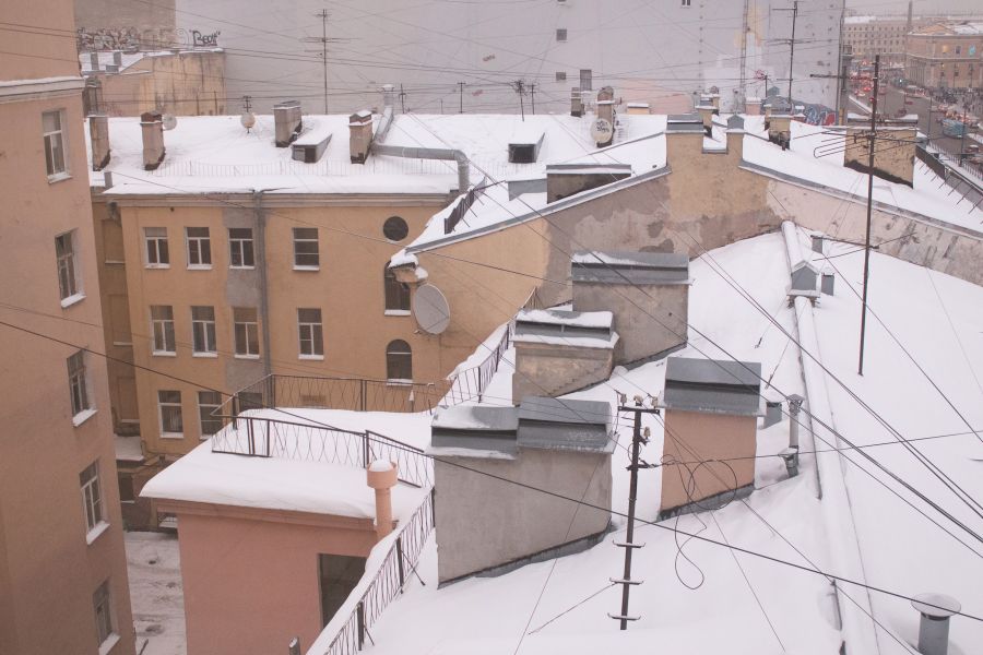 Продаю: Традиционные старые дома, крыши в снегу, Санкт-Петербург -   товар id:9005