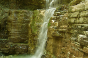 Водопад в горах Кавказа