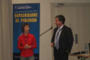 Работаю переводчиком на международных встречах