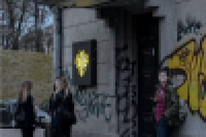 Вывеска с логотипом клуба PELEDA. Вильнюс