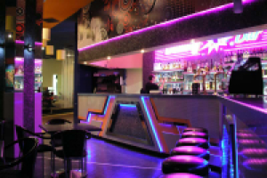 Дизайн барной зоны в боулинге
