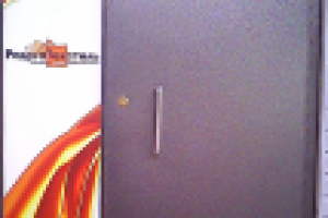 табличка на входе в офис