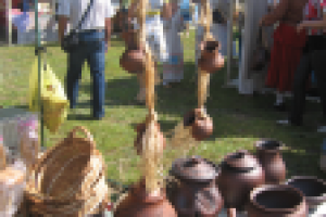 Ярмарка шумит: выбирай, что по душе!