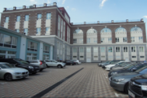 Внутренняя открытая автомобильная парковка т/ц Невский причал