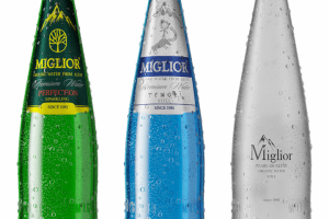 Моделирование и фото стекло, капли, лед, имитация, симуляция.