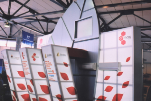 Дизайн выставочного стенда . C.-Петербург . Бренд  Armax.2004 г.