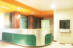 Дизайн ресепшн в клинике "Скандинавия". С.-Петербург.