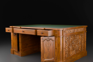 Винтажный стилизованный стол