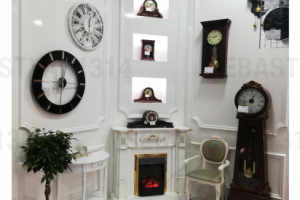 Витрина магазина all time и интерьерная зона, фото с объекта