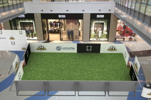 футбольное поле в Атриуме (делалось за вечер)