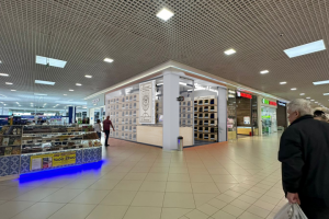 вставка магазина вин в  фото ТЦ