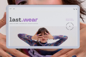 Магазин одежды в стиле 2000-х.