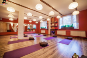 Дизайн коралового зала в студии йоги Мяtа