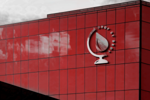 Логотип донорского центра "DROP by DROP"