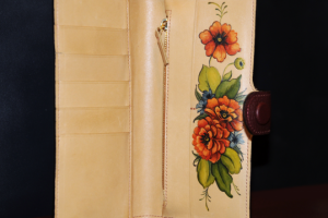 маки, авторская композиция на кошельке