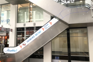 Реклама на эскалаторе