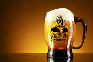 Пивная кружка с логотипом компании (мокап)