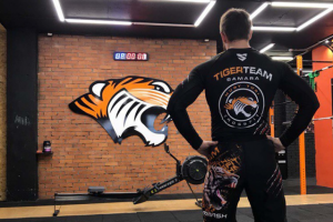 Кейс: Заявки для зала тайского бокса и кроссфита TIGER GYM