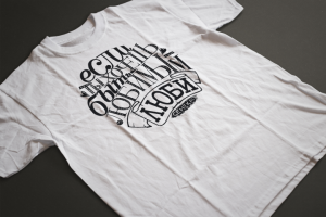 Футболка с леттерингом