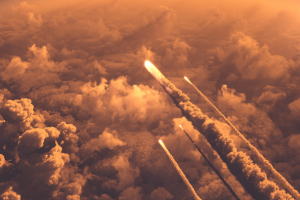 Метеоры летят над облаками