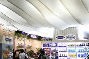 Кофейная волна. Декоративный потолок выставочного стенда.