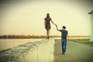 О чем разговаривать с девушкой, когда гуляешь с ней первый раз?