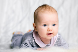 Рекламный текст для флаера (слепки ручек и ножек детей)