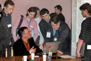 Отвечаю на вопросы коллег после доклада на конференции