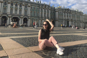 Убрал некоторых людей с заднего фона