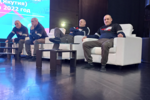 Сделайть фотографию где 4 человека и все я