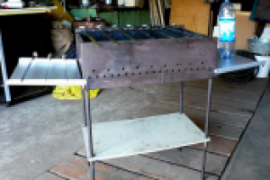 Собранный по чертежам мангал